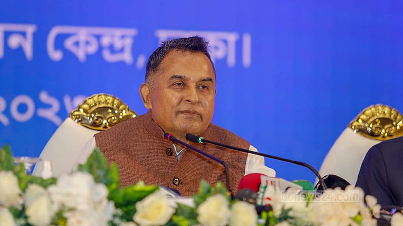 সংসদে আগামী ২০২৩-২৪ অর্থবছরের বাজেট উপস্থাপনের পরদিন শুক্রবার ঢাকার বঙ্গবন্ধু আন্তর্জাতিক সম্মেলন কেন্দ্রে সংবাদমাধ্যমের কর্মীদের মুখোমুখি হন অর্থমন্ত্রী আ হ ম মুস্তফা কামাল।&amp;nbsp;ছবি: মাহমুদ জামান অভি
