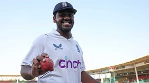 ইংল্যান্ডের অ্যাশেজ দলে লেগ স্পিনার রেহান