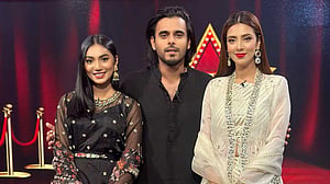 দুই নায়িকার মাঝে দাঁড়িয়ে সিয়াম বললেন, ‘ধরব কিন্তু ছোঁব না’