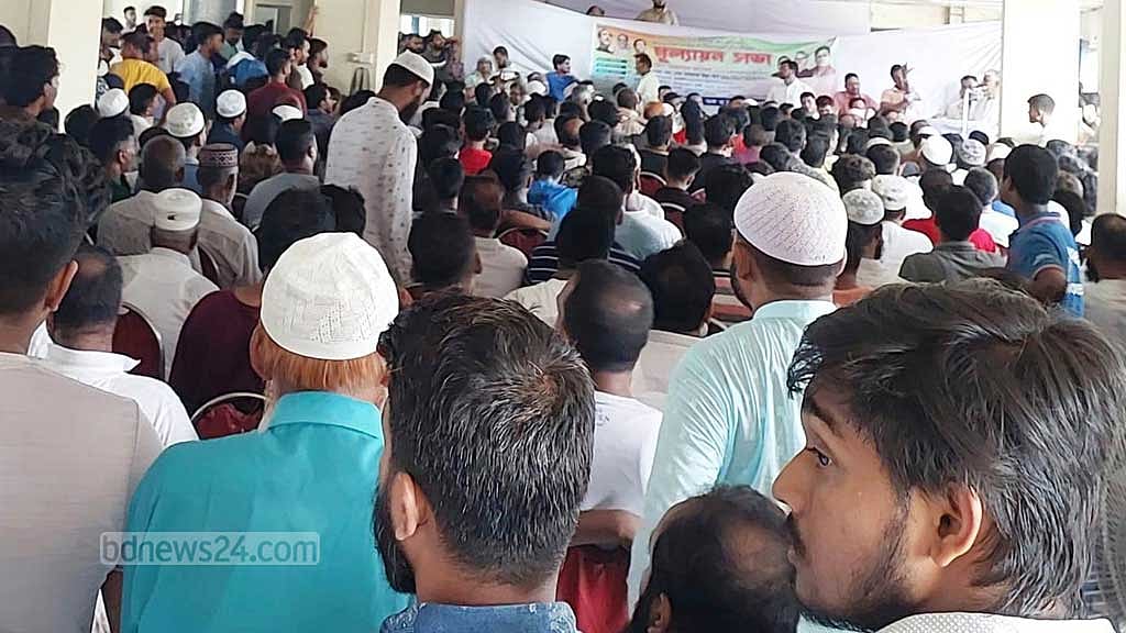 গাজীপুরে মূল্যায়ন সভায় চেয়ার ছোড়াছুড়ি, দলকে সুসংগঠিত করতে বললেন আজমত