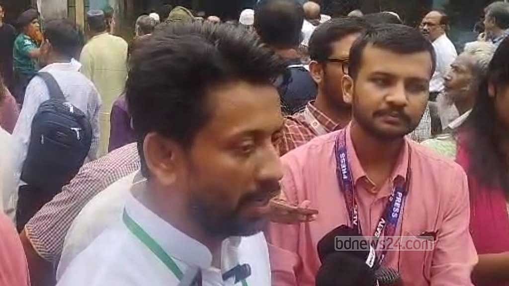 বরিশালে কেন্দ্রে এজেন্ট ঢুকতে না দেওয়ার অভিযোগ রুপনের