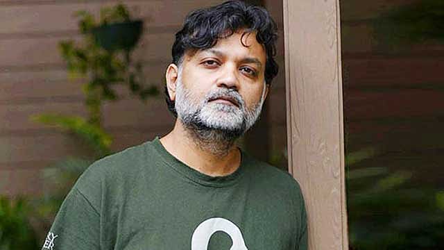 মৌমাছির কবলে পড়ে নাজেহাল সৃজিতের ব্যোমকেশ টিম