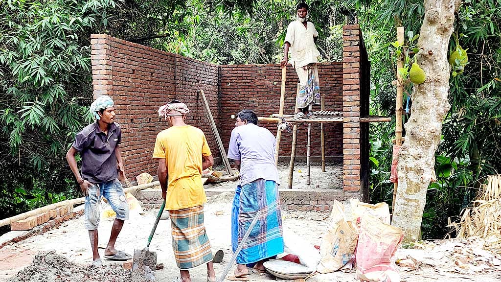কুষ্টিয়ায় সরকারি জমি দখলের অভিযোগ র‌্যাব সদস্যের বিরুদ্ধে