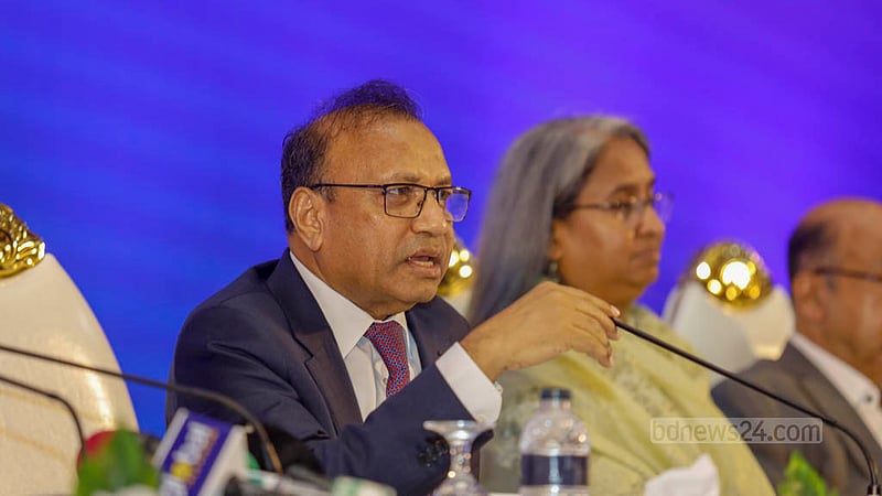 বঙ্গবন্ধু আন্তর্জাতিক সম্মেলন কেন্দ্রে শুক্রবার ২০২৩-২৪ অর্থবছরের বাজেট পরবর্তী সংবাদ সম্মেলনে সাংবাদিকদের প্রশ্নের উত্তর দেন স্থানীয় সরকারমন্ত্রী তাজুল ইসলাম।&amp;nbsp;ছবি: মাহমুদ জামান অভি