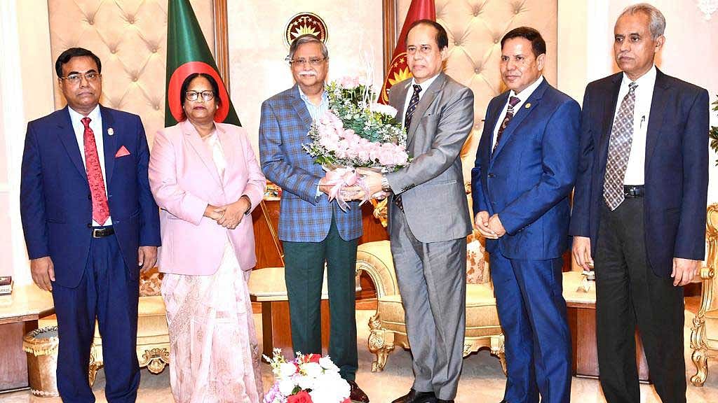 রাষ্ট্রপতির সঙ্গে প্রথম সাক্ষাতে ইসি