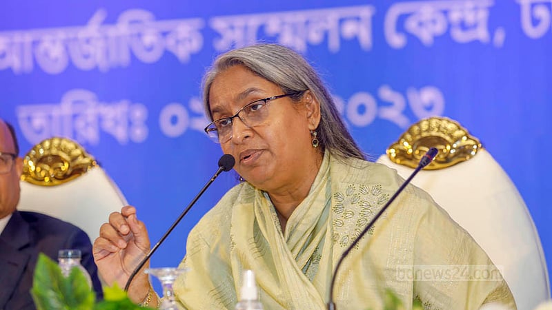 ঢাকার বঙ্গবন্ধু আন্তর্জাতিক সম্মেলন কেন্দ্রে শুক্রবার ২০২৩-২৪ অর্থবছরের বাজেট পরবর্তী সংবাদ সম্মেলনে সাংবাদিকদের প্রশ্নের উত্তর দেন শিক্ষামন্ত্রী দীপু মনি।&amp;nbsp;ছবি: মাহমুদ জামান অভি