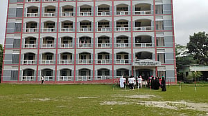 বরিশাল ও খুলনা সিটির ভোট চলছে