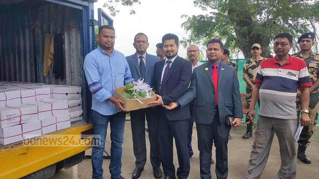 ত্রিপুরার মুখ্যমন্ত্রীর জন্যে ৫০০ কেজি হিমসাগর পাঠালেন প্রধানমন্ত্রী