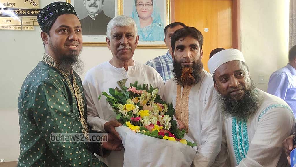নতুন পদে আজমত উল্লার প্রথম দিন, বাসযোগ্য নগরী গঠনের প্রত্যয়
