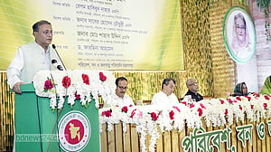দূষণের প্রভাবে ৫০ বছরে সমুদ্রের ‘অনেক জায়গায়’ মাছ পাওয়া যাবে না: তথ্যমন্ত্রী