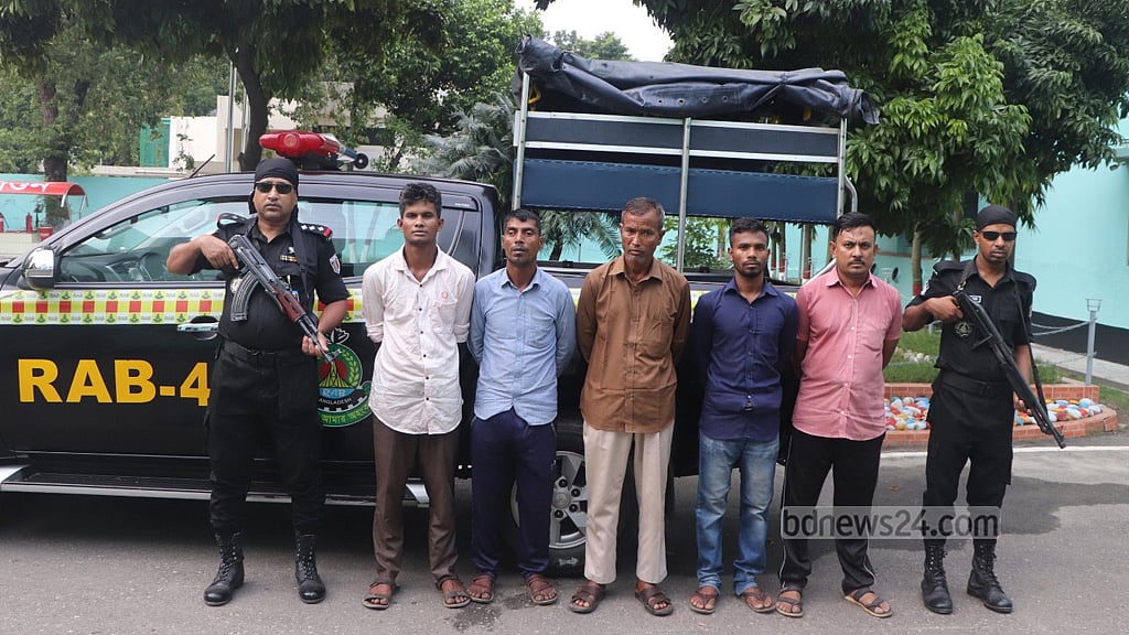 গাবতলী থেকে ‘অজ্ঞানপার্টির’ পাঁচ সদস্য গ্রেপ্তার