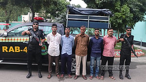 গাবতলী থেকে ‘অজ্ঞানপার্টির’ পাঁচ সদস্য গ্রেপ্তার