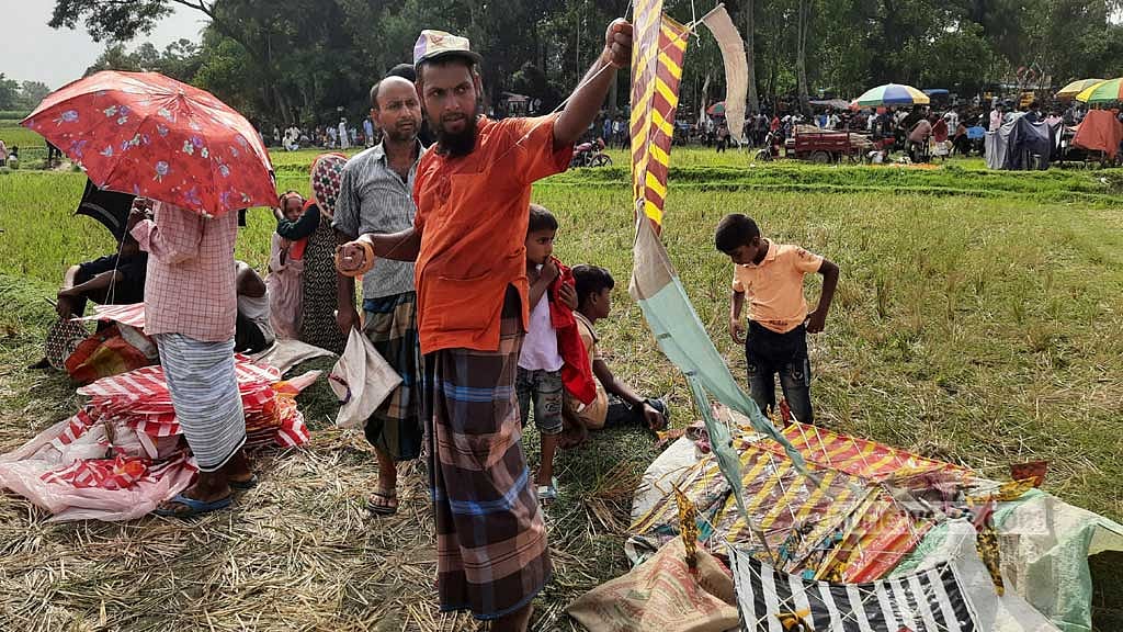 জয়পুরহাটে তুলশীগঙ্গার তীরে জমে উঠেছে ঘুড়ির মেলা