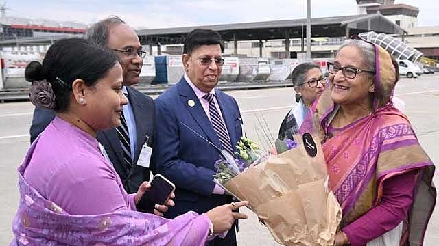 জেনিভায় পৌঁছেছেন প্রধানমন্ত্রী