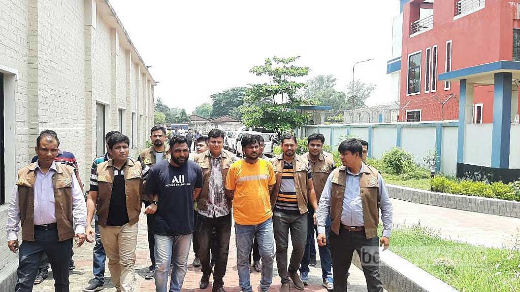 চট্টগ্রামে প্রহরী খুনের ঘটনায় আরো দুইজন গ্রেপ্তার