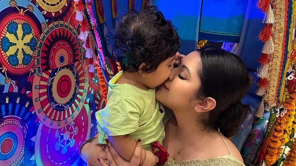 ক্যামেরার সামনে ‘ভীত’ রাজ্য, বিরক্ত পরীমনি