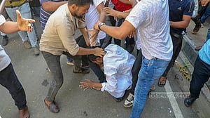 ভোটের মাঠে ফের আক্রান্ত হিরো আলম