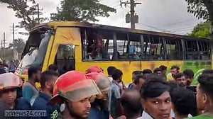 সাভারে বাসে আগুন, হাতবোমা বিস্ফোরণ