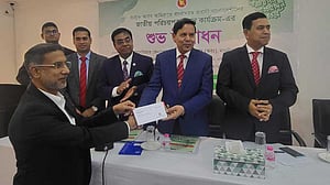 স্মার্টকার্ড পেলেন আমিরাত প্রবাসী বাংলাদেশিরা