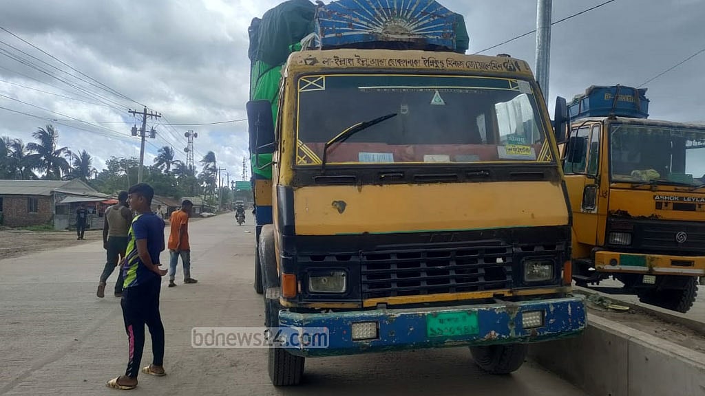 ভোমরা স্থলবন্দরে ট্রাকের ধাক্কায় প্রাণ গেল হেলপারের