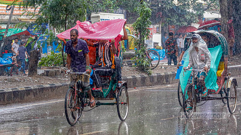 এক পাশে আওয়ামী লীগের সমাবেশ, অন্য পাশে বিএনপির সমাবেশ, এর মাঝে বিজয় নগরের সড়কে বুধবার গাড়ি চলাচল ছিল হাতেগোনা, চলছিল শুধু রিকশা।