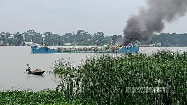 ডুবতে বসা সাগর নন্দিনীতে এখনও ৪ লাখ লিটার তেল, মামলাও হয়নি