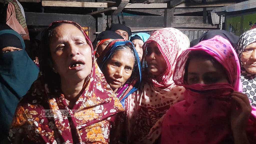 ঝালকাঠিতে বাস পুকুরে: চিকিৎসার জন্য বেরিয়ে সড়কেই মৃত্যু আটজনের
