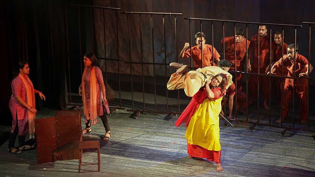 সপ্তাহজুড়ে আগুনযাত্রার পাঁচ প্রদর্শনী