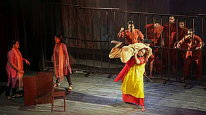 সপ্তাহজুড়ে আগুনযাত্রার পাঁচ প্রদর্শনী