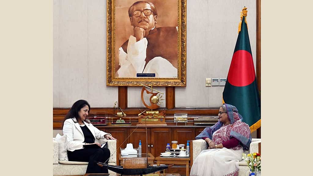 আজরা জেয়ার সফর যে বার্তা দিয়ে গেল