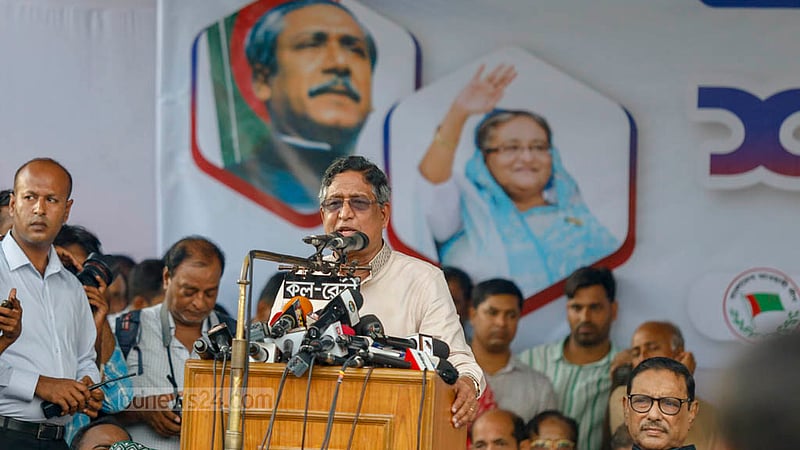 ঢাকায় বায়তুল মোকাররম মসজিদের দক্ষিণ পাশে বুধবার আওয়ামী লীগের সমাবেশে বক্তব্য দেন দলের সভাপতিমণ্ডলীর সদস্য আব্দুর রাজ্জাক।&amp;nbsp;ছবি: মাহমুদ জামান অভি
