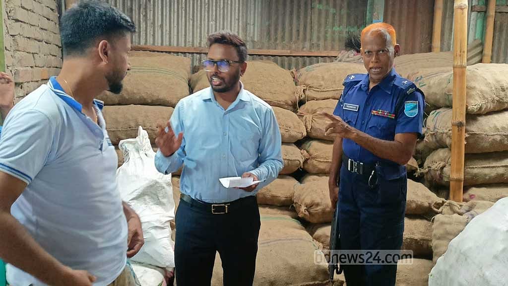 ফরিদপুরে আলু ও কাঁচা মরিচের আড়তে অভিযান, জরিমানা