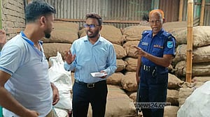 ফরিদপুরে আলু ও কাঁচা মরিচের আড়তে অভিযান, জরিমানা