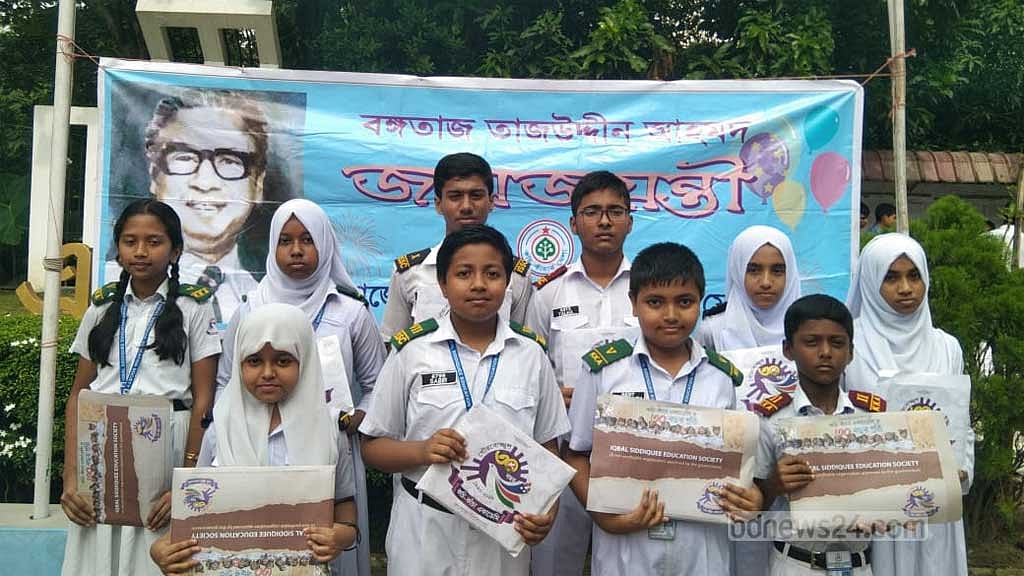 তাজউদ্দীন আহমদের জন্মদিনে গাজীপুরে ১০ শিক্ষার্থী পুরস্কৃত