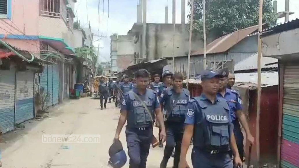 চনপাড়ায় সমসের-জয়নাল সমর্থকদের রাতভর গোলাগুলি, গ্রেপ্তার ১৪