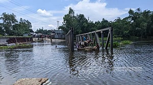 কুড়িগ্রামে বানে ডুবেছে সেতু, বিপাকে ৩ ইউনিয়নের মানুষ