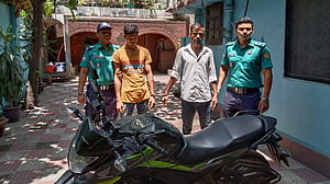 ঈদের রাতে ঢাকায় আধাডজন ছিনতাইয়ে ওরা