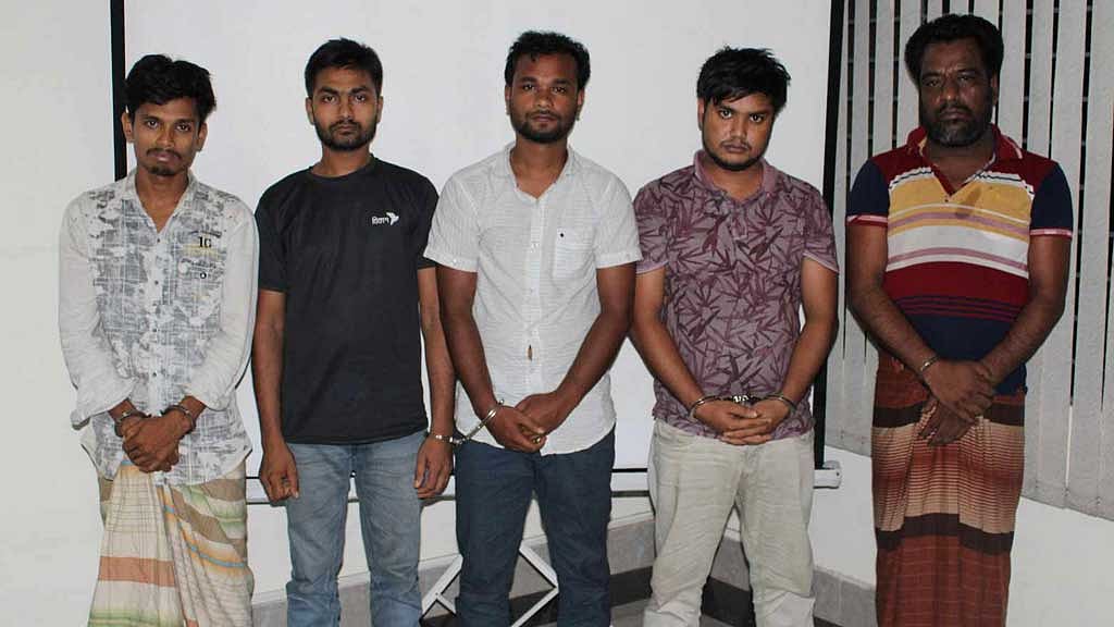 ইমো ‘হ্যাক’ করে টাকা হাতিয়ে নেওয়া চক্রের ৫ জন গ্রেপ্তার