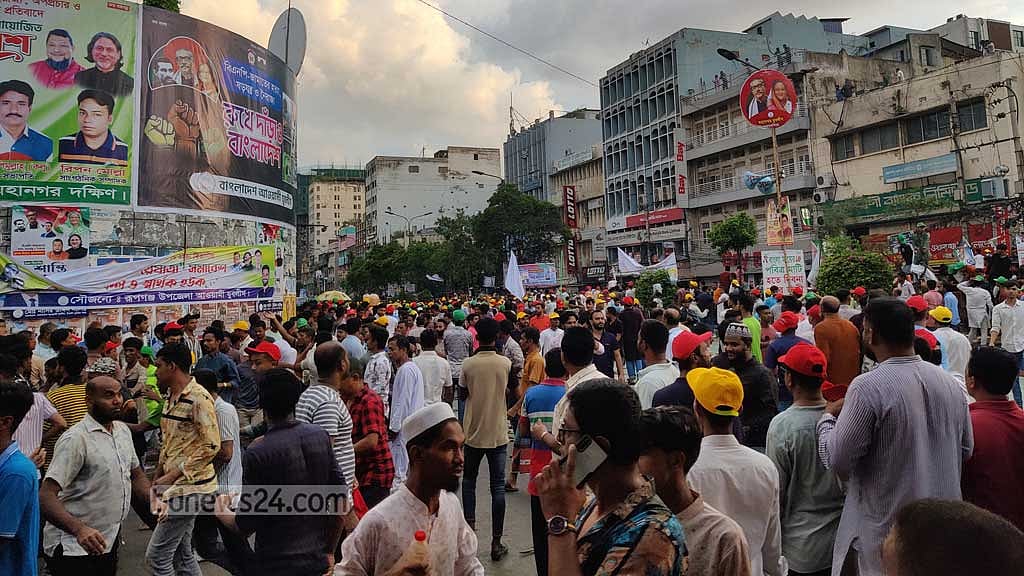 গুলিস্তানে নিহত তরুণ ‘ওষুধ কিনতে বেরিয়েছিলেন’, পড়তেন মাদ্রাসায়