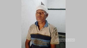 বাগেরহাটে মুখে টর্চের আলো ফেলায় ছুরিকাঘাতে রাজমিস্ত্রি নিহত, আটক ১