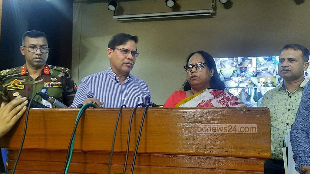 ভোটে অনিয়ম ‘দেখেনি’ ইসি, এক প্রার্থীর বর্জনে ‘বিস্ময়’