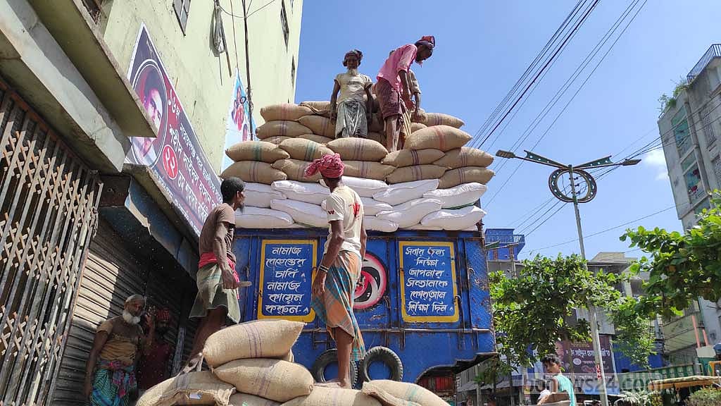 নিতাইগঞ্জে বেড়েছে গমের দাম