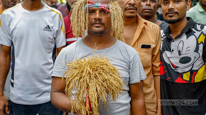 ঢাকার নয়া পল্টনে বুধবার বিএনপির সমাবেশে যোগ দিতে নানান বেশে দেখা যায় দলটির নেতা-কর্মীদের।&amp;nbsp;ছবি: মাহমুদ জামান অভি