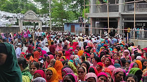 দেবিদ্বার পৌরসভার প্রথম ভোটে ইভিএমে ধীরগতি
