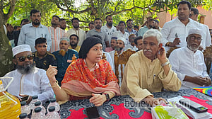গাজীপুরে খুন হওয়া শ্রমিক নেতা শহিদুলের বাড়িতে আজমত