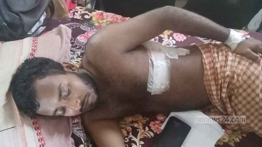 কাজ সেরে বাসায় ফেরার পথে বরিশালে সাংবাদিককে কুপিয়ে জখম
