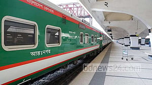 বিনা কারণে ট্রেন থামানোর জরিমানা বেড়ে ২০০০ টাকা: সংসদে রেলমন্ত্রী
