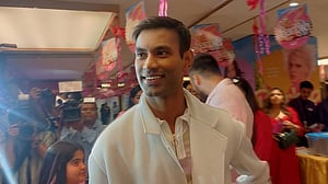 ঢাকাই সিনেমায় কাজ করতে চান ‘বার্বির’ বাংলাদেশি বংশোদ্ভুত অভিনেতা