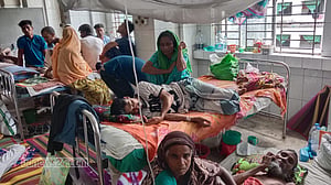 ময়মনসিংহ মেডিকেলে মশারির বাইরে ডেঙ্গু রোগী, সংক্রমণ বৃদ্ধির শঙ্কা