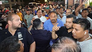 দেশের রাজনীতির আঁচ বিদেশে